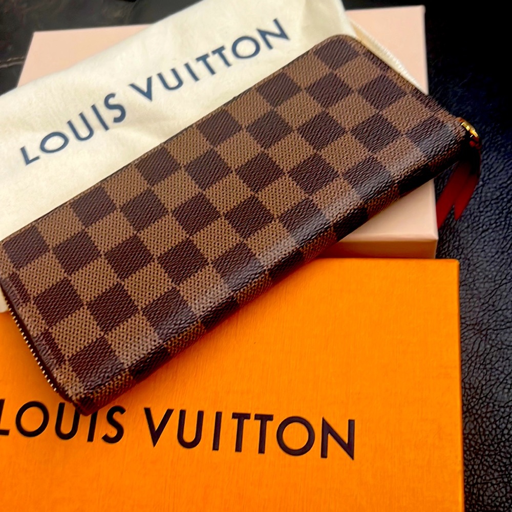 Luis Vuitton wallet with bag and box  , light used